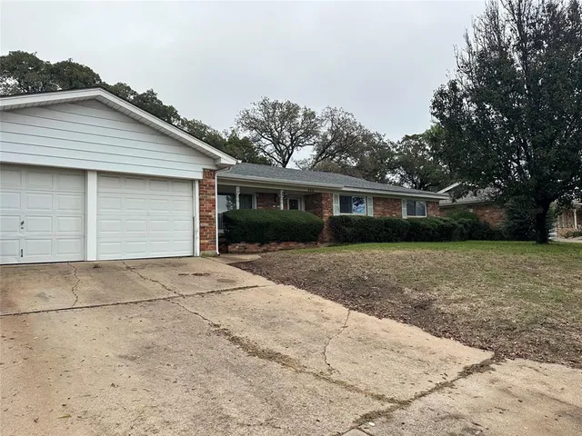 $310,525 | 532 Plainview Drive, Hurst, TX 76054