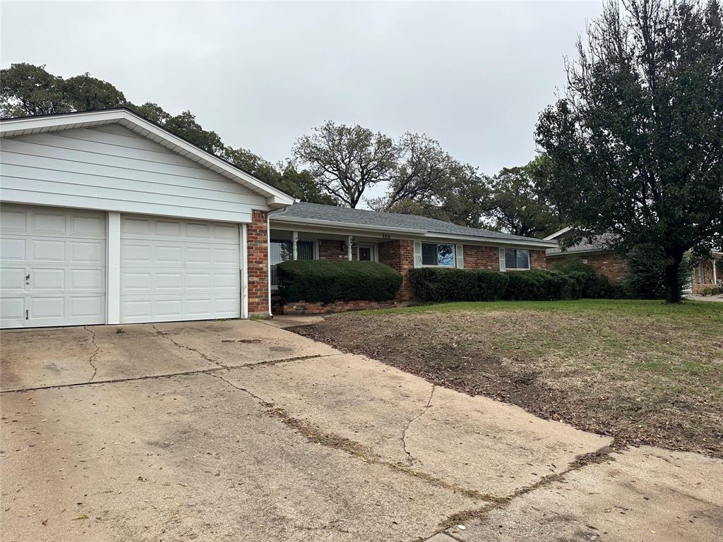 532 Plainview Drive Hurst, TX 76054 - Photo 4 of 40 a front view of house with yard and green space