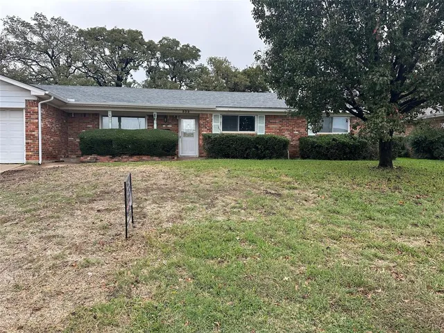 $310,525 | 532 Plainview Drive, Hurst, TX 76054