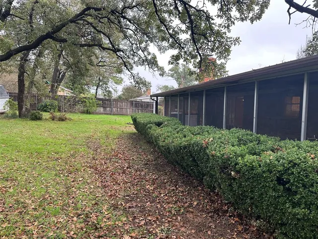 $310,525 | 532 Plainview Drive, Hurst, TX 76054