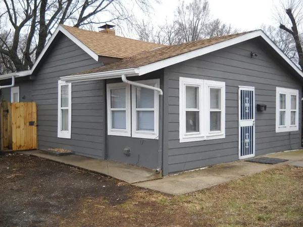 $130,000 | 145 East Farmer Avenue, Independence, MO 64050