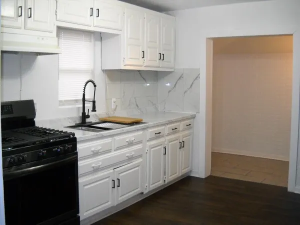 $124,900 | 145 East Farmer Avenue, Independence, MO 64050