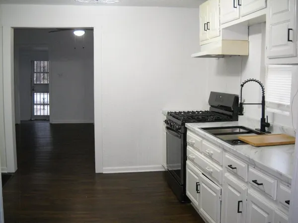 $124,900 | 145 East Farmer Avenue, Independence, MO 64050