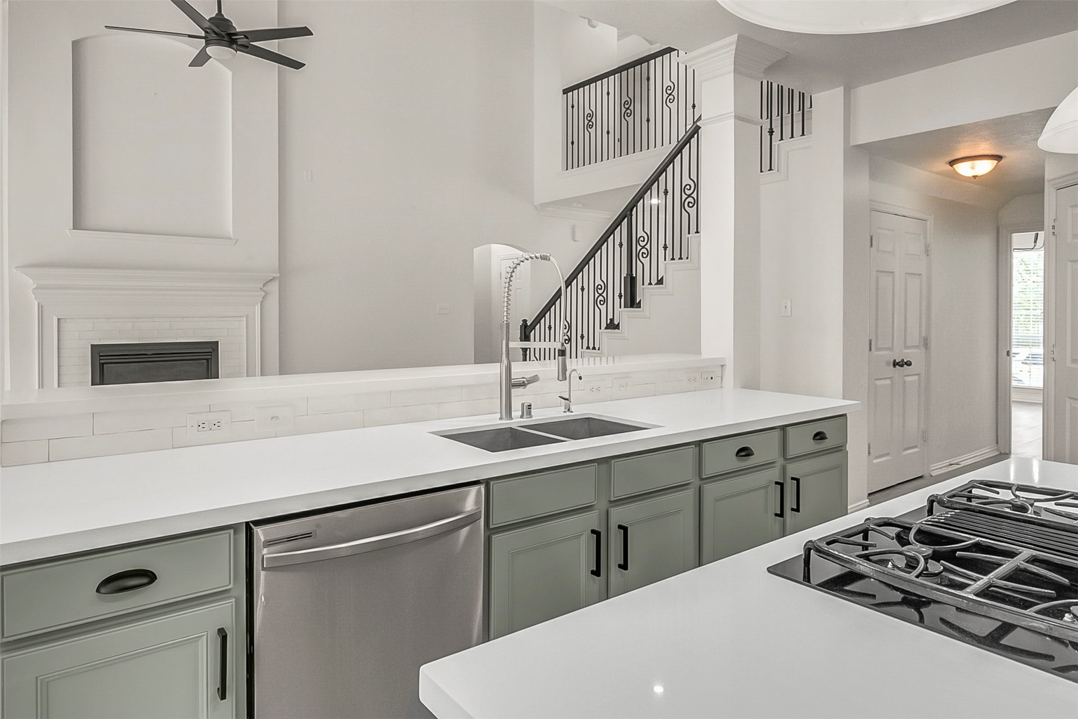 10 Chippewa Trail Spring, TX 77389 - Photo 10 of 46 Kitchen
