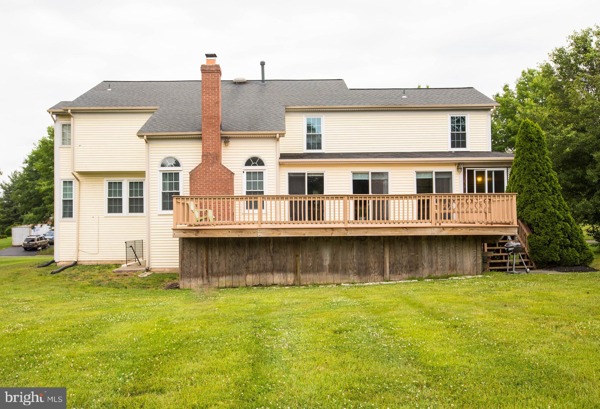 17107 Campbell Farm Road Poolesville, MD 20837 - Photo 3 of 39