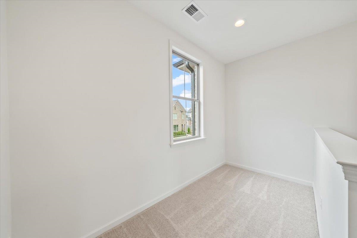 499 Armel Drive Collierville, TN 38017 - Photo 22 of 40 an empty room with windows and closet