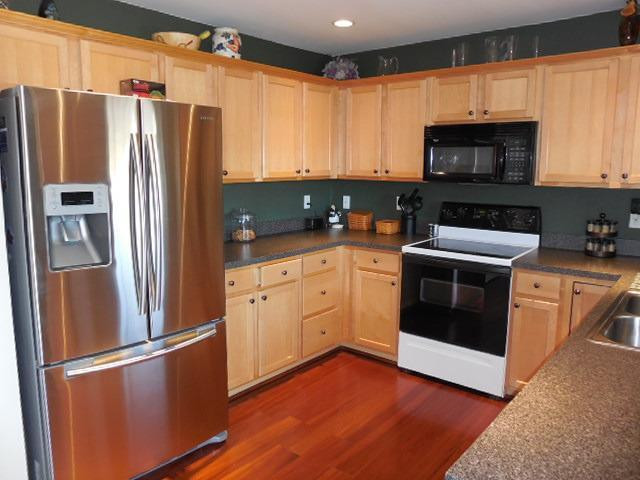 2045 Shaker Run Road Lexington, KY 40509 - Photo 11 of 33 Upgraded fridge that stays! Pantry in k