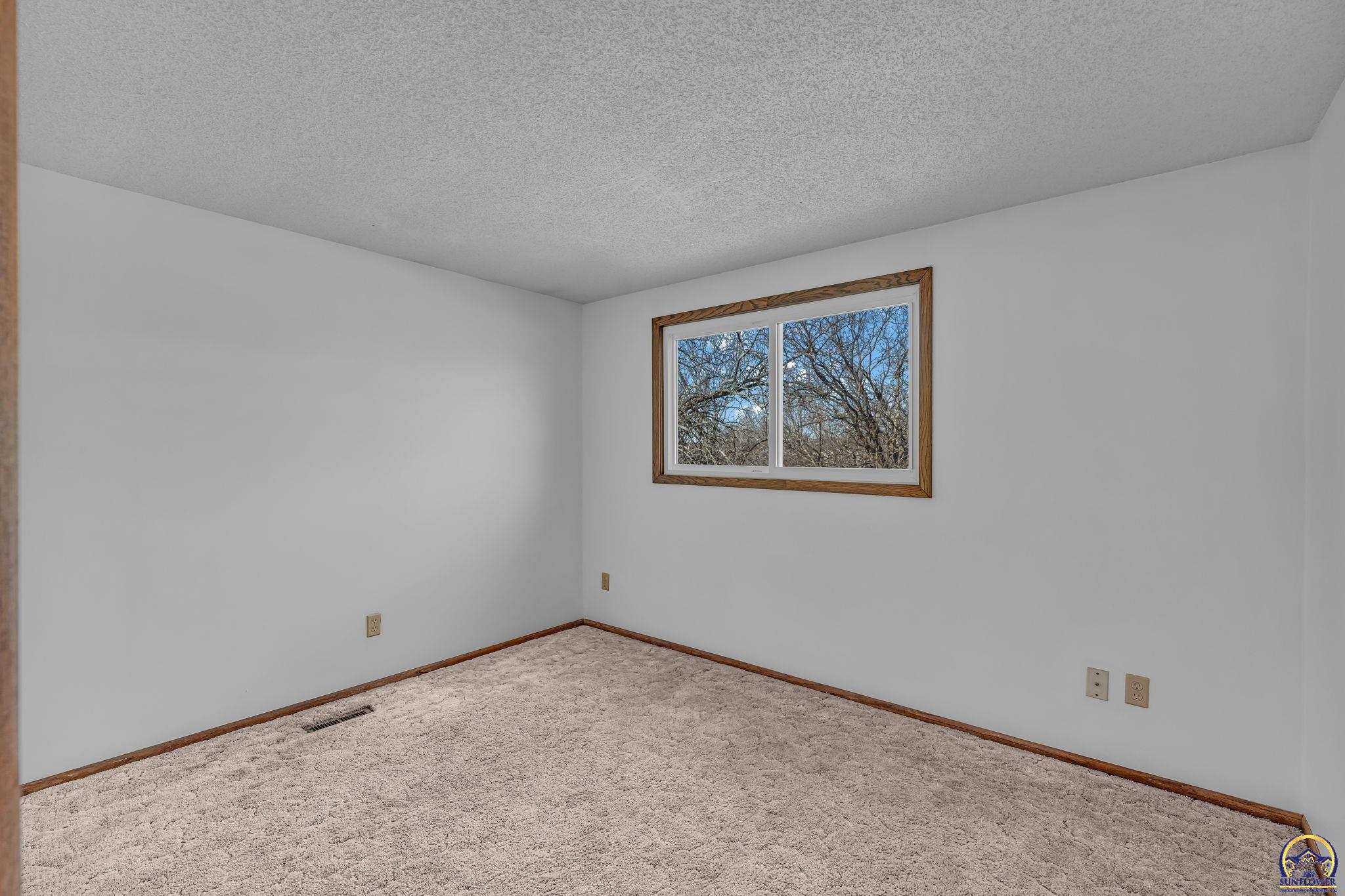 6395 Ridgeview Drive Ozawkie, KS 66070 - Photo 13 of 20