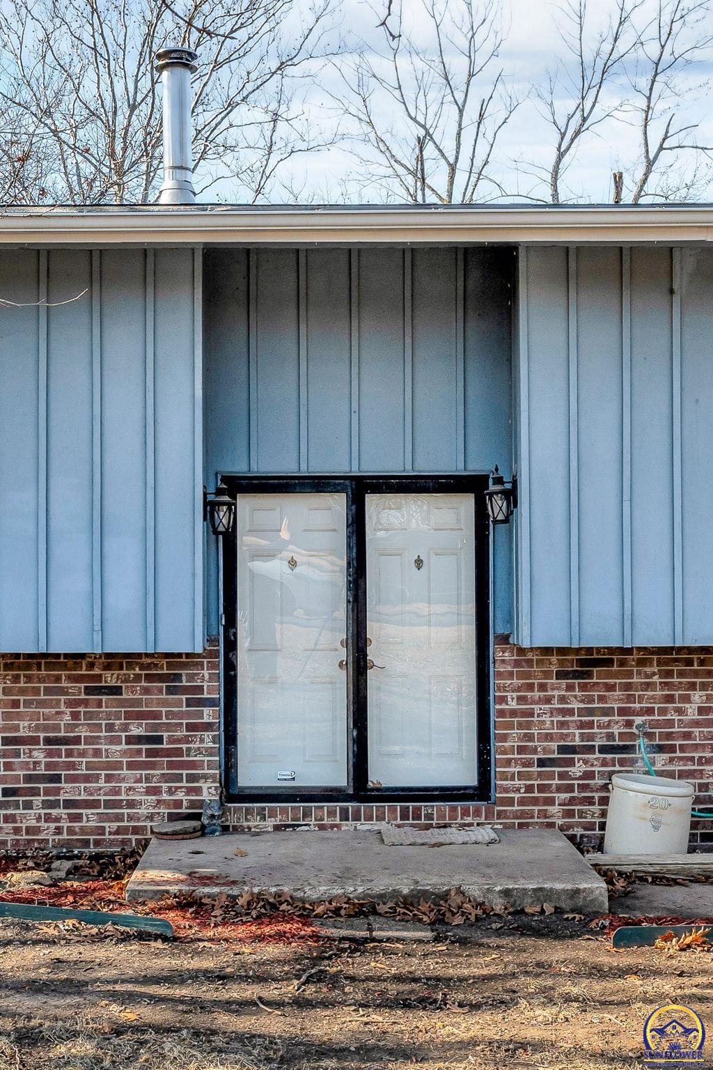 6395 Ridgeview Drive Ozawkie, KS 66070 - Photo 2 of 20