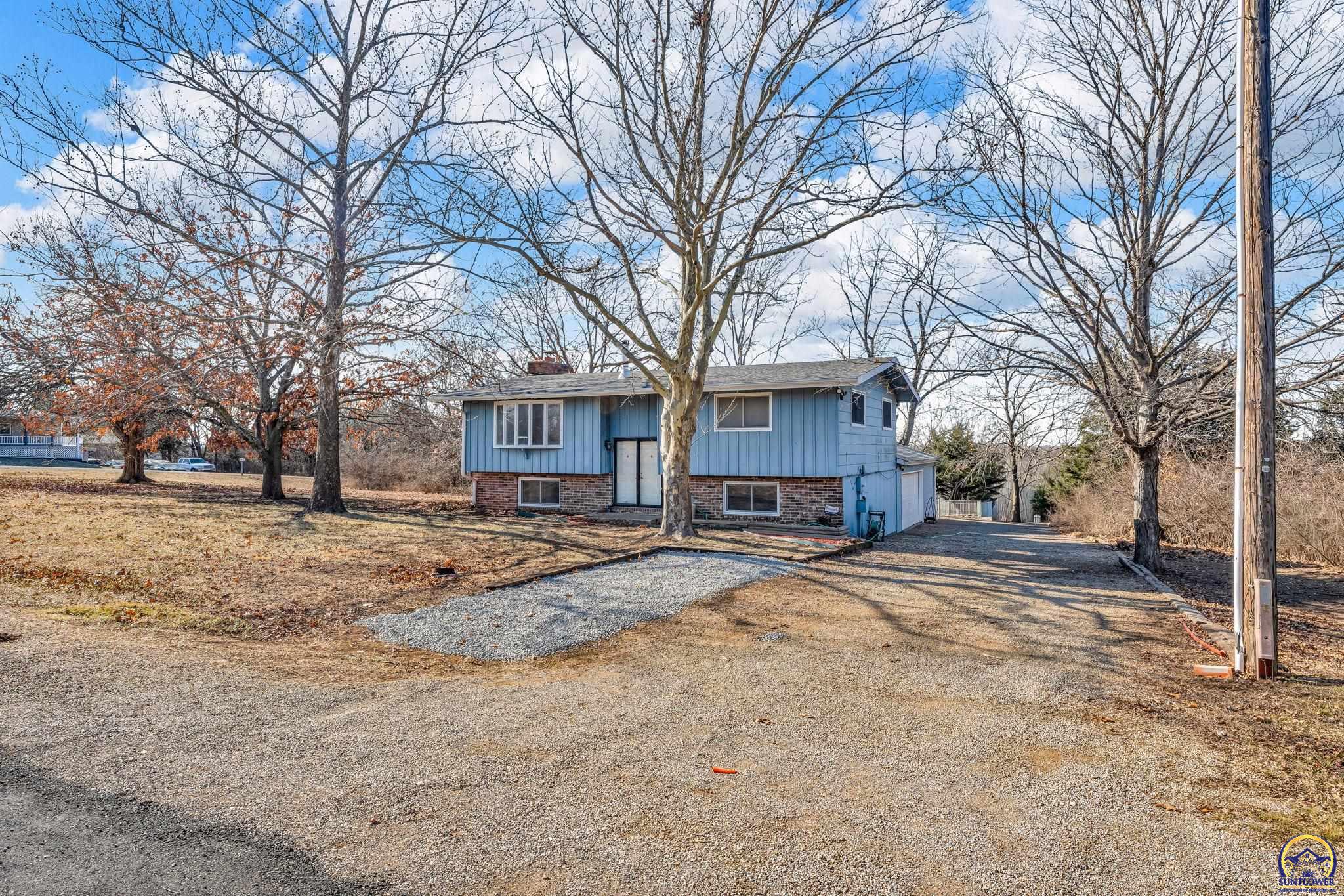6395 Ridgeview Drive Ozawkie, KS 66070 - Photo 3 of 20