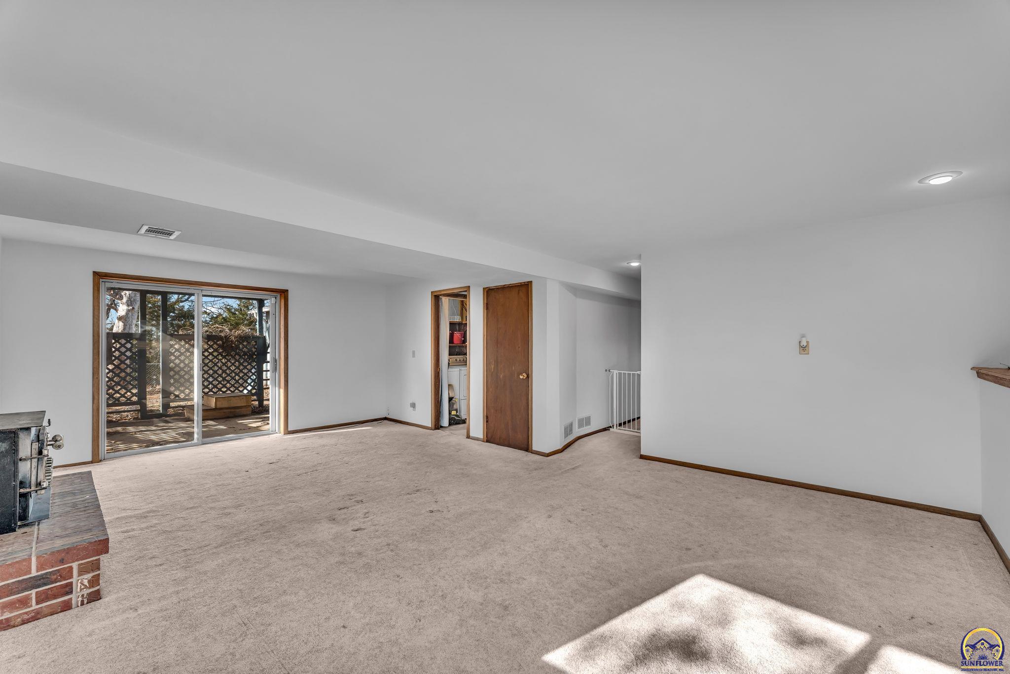 6395 Ridgeview Drive Ozawkie, KS 66070 - Photo 10 of 20