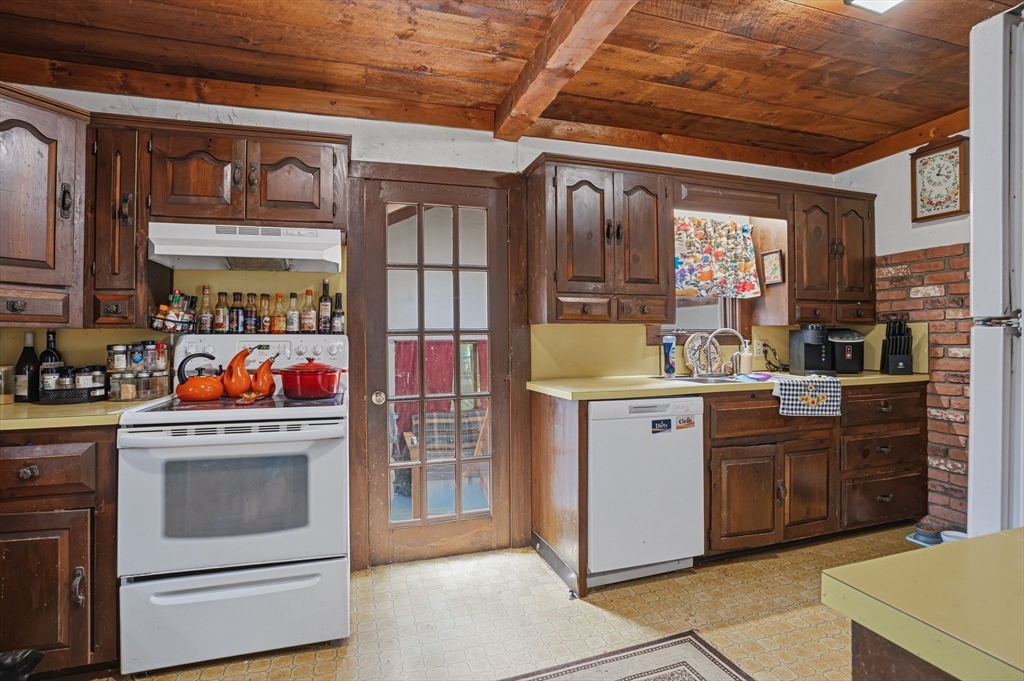 20 Baker Street Hanson, MA 02341 - Photo 3 of 41