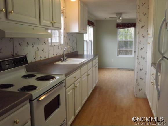 80 Bobs Lane Clyde, NC 28721 - Photo 7 of 24