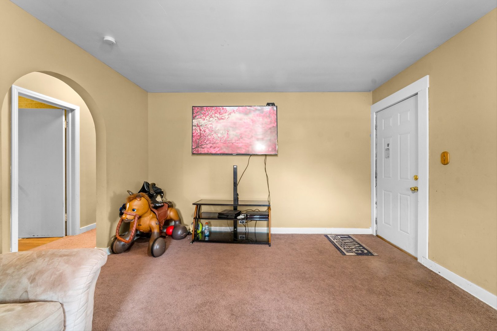612 North Randall Road Aurora, IL 60506 - Photo 4 of 23 Gallery Image 4