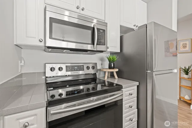 $299,880 | 321 10th Avenue South, Unit 705, Seattle, WA 98144