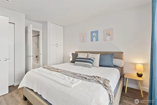 $299,880 | 321 10th Avenue South, Unit 705, Seattle, WA 98144