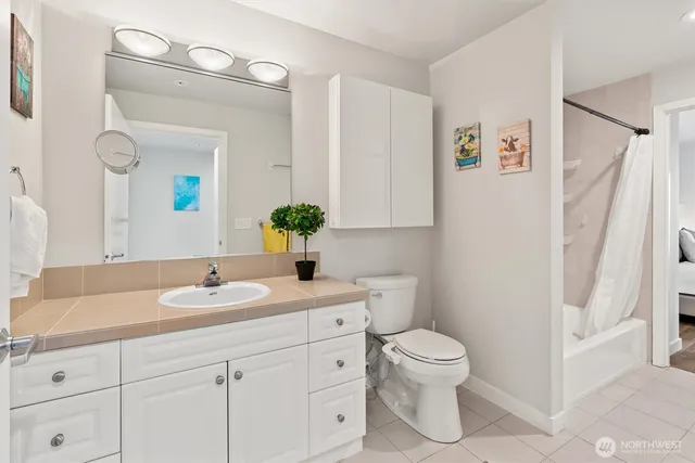 $299,880 | 321 10th Avenue South, Unit 705, Seattle, WA 98144