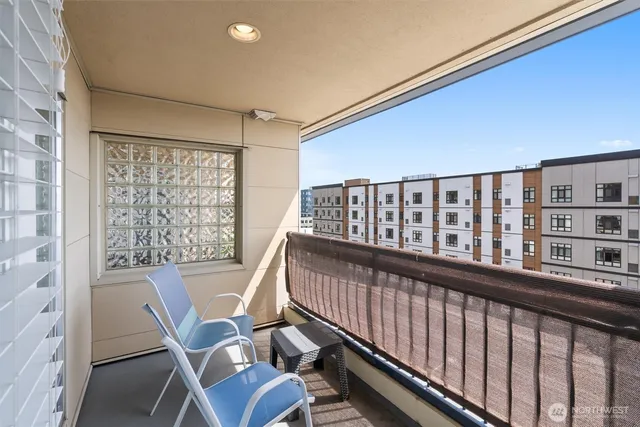 $299,880 | 321 10th Avenue South, Unit 705, Seattle, WA 98144