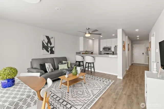 $299,880 | 321 10th Avenue South, Unit 705, Seattle, WA 98144