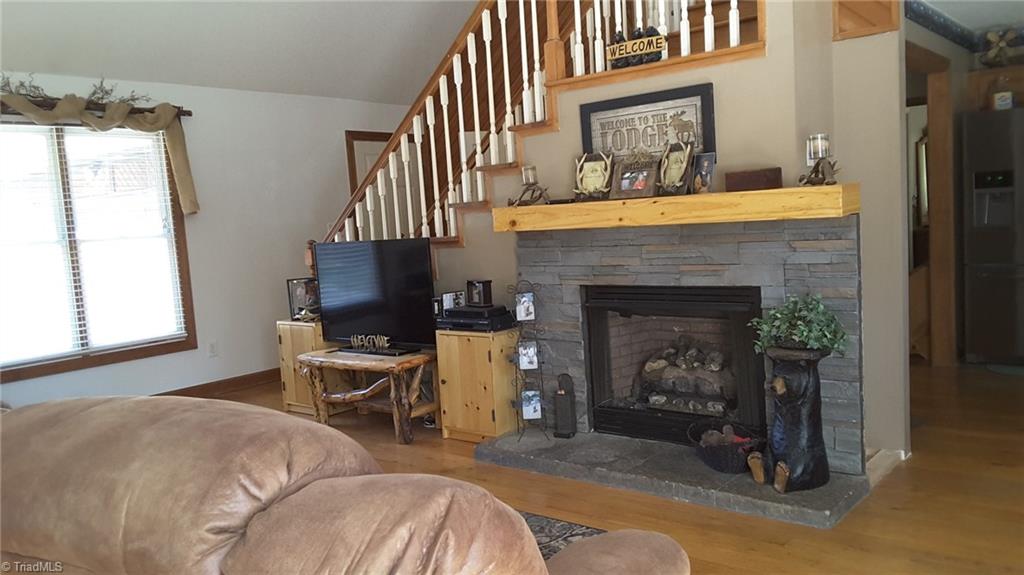 1472 Light Road Thomasville, NC 27360 - Photo 2 of 30