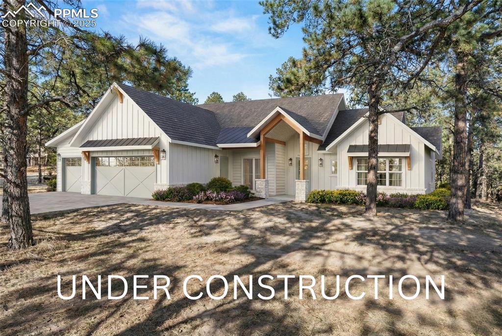 a view of front of a house with a yard