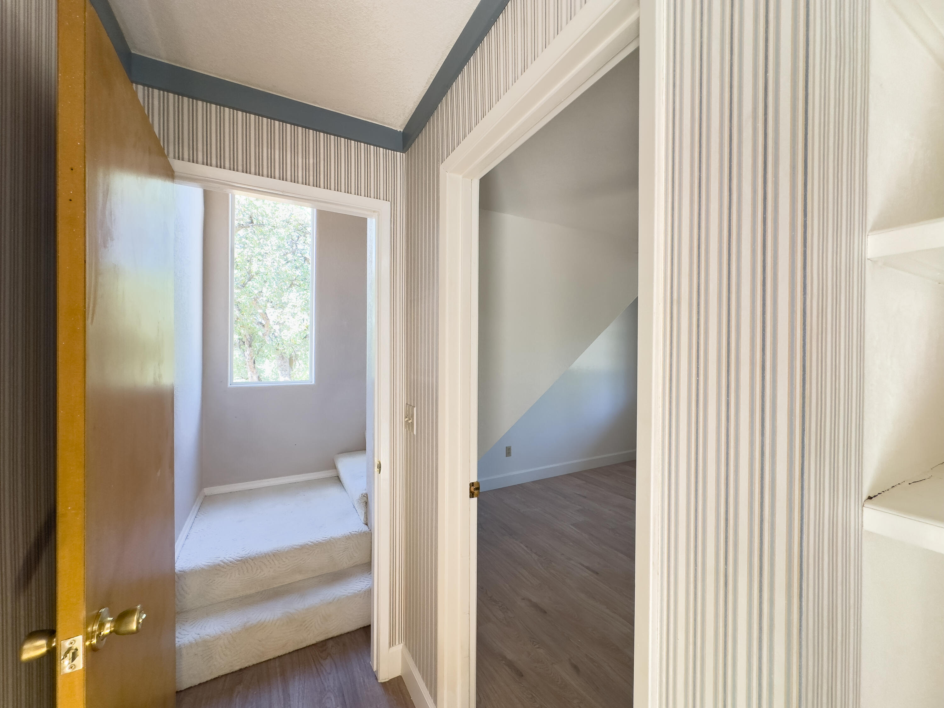 16588 Stanislaus Drive Redding, CA 96001 - Photo 29 of 53 StairsToMainSuite