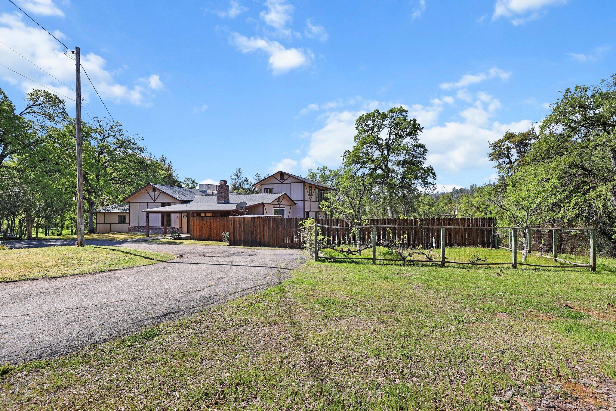 16588 Stanislaus Drive Redding, CA 96001 - Photo 48 of 53 a view of a basketball court