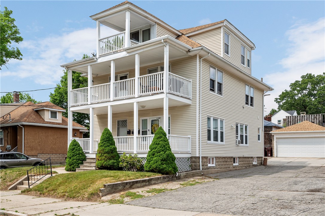 26 Blakeley Street Woonsocket, RI 02895 - Photo 4 of 38