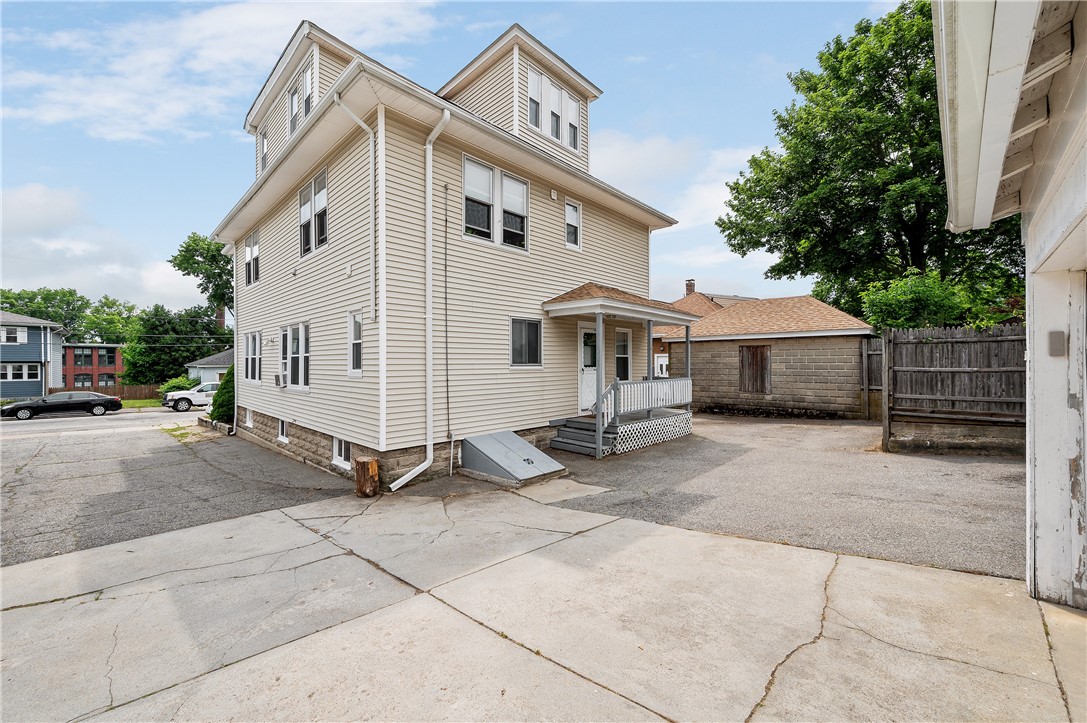 26 Blakeley Street Woonsocket, RI 02895 - Photo 8 of 38