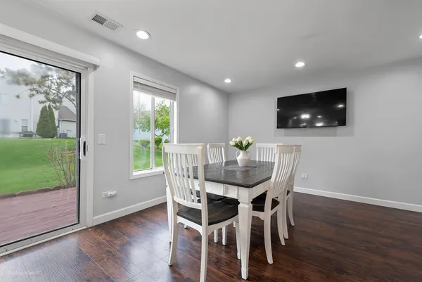 $269,000 | 5218 Willow Court, Gurnee, IL 60031
