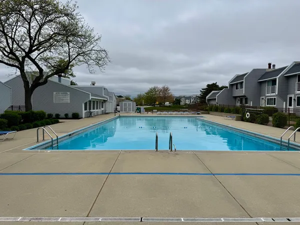 $269,000 | 5218 Willow Court, Gurnee, IL 60031