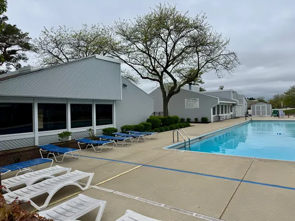 $269,000 | 5218 Willow Court, Gurnee, IL 60031