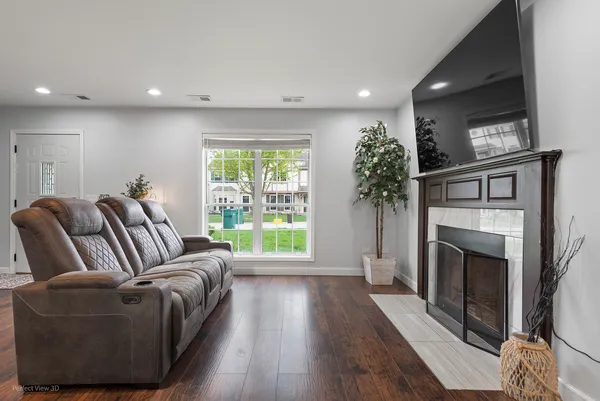 $269,000 | 5218 Willow Court, Gurnee, IL 60031
