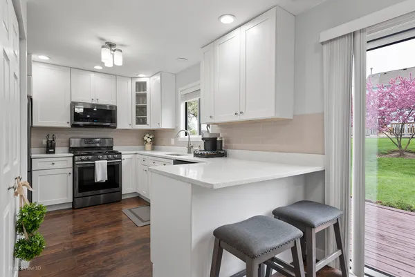 $269,000 | 5218 Willow Court, Gurnee, IL 60031
