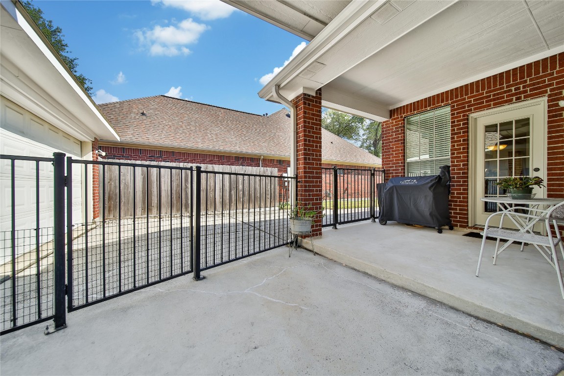 3622 Chessnut Glen Drive Spring, TX 77388 - Photo 32 of 38 a view of a porch with furniture