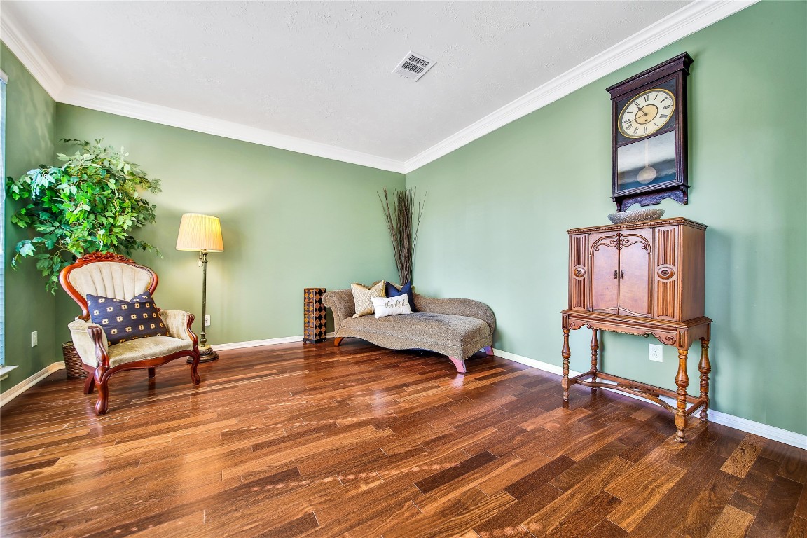 3622 Chessnut Glen Drive Spring, TX 77388 - Photo 6 of 38 a living room with furniture and a chair