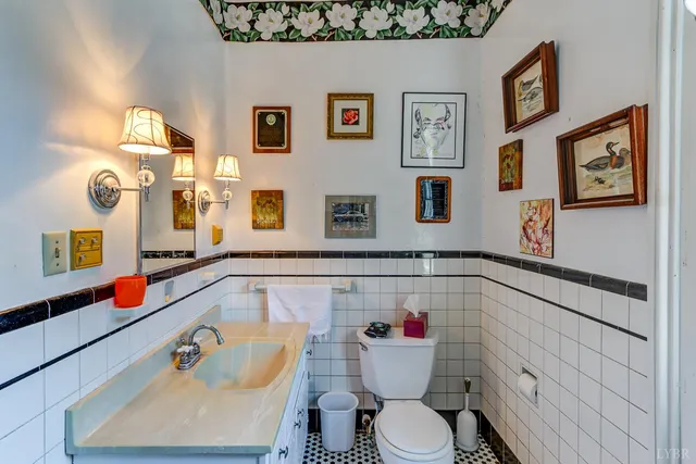 a view of a lush green forest