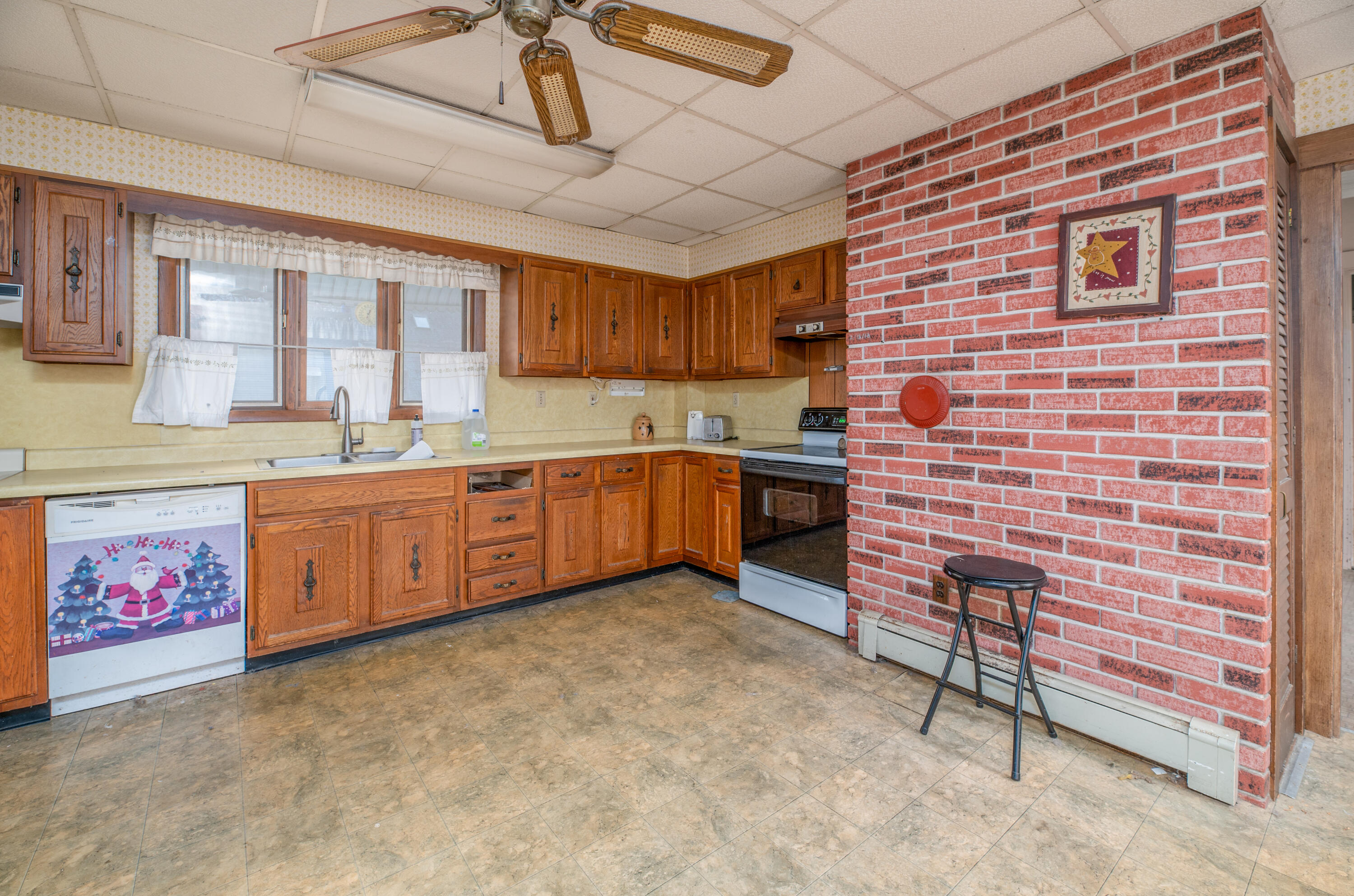 102 Spring Street Gardiner, ME 04345 - Photo 24 of 38 Interior22
