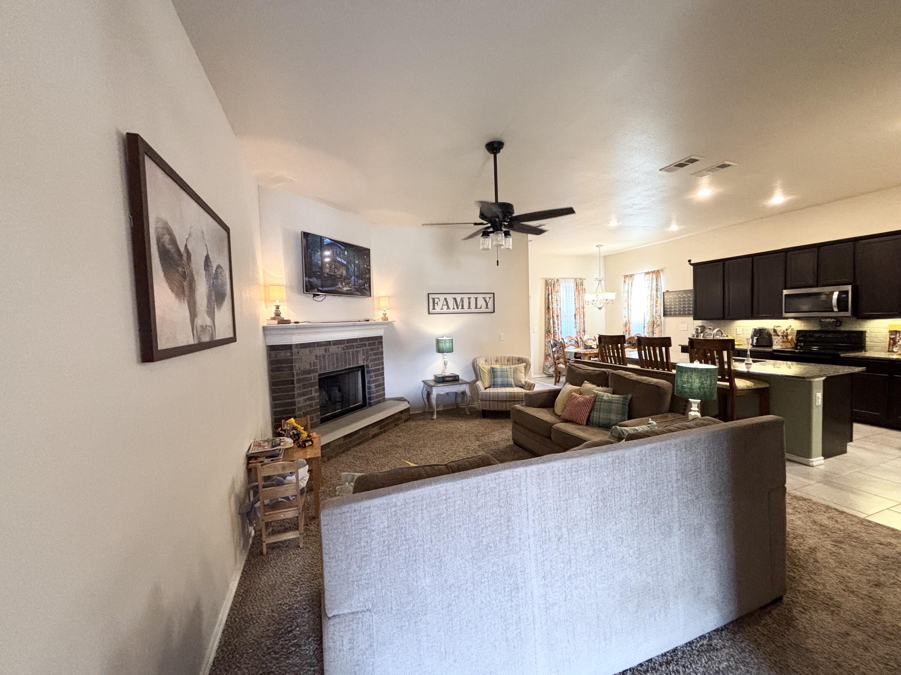 7425 104th Street Lubbock, TX 79424 - Photo 5 of 26 IMG_4940