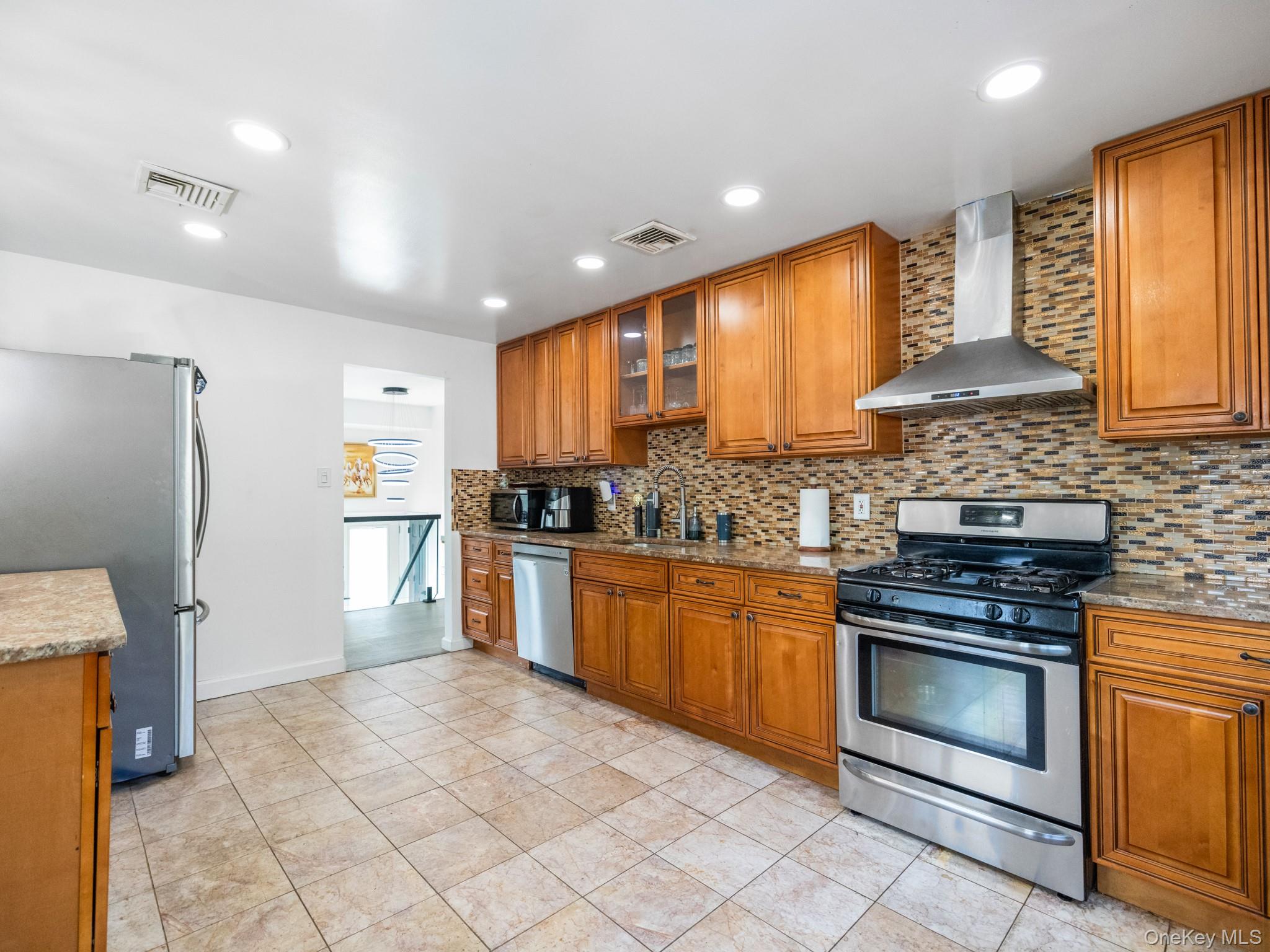 40 Peppermint Road Commack, NY 11725 - Photo 10 of 32