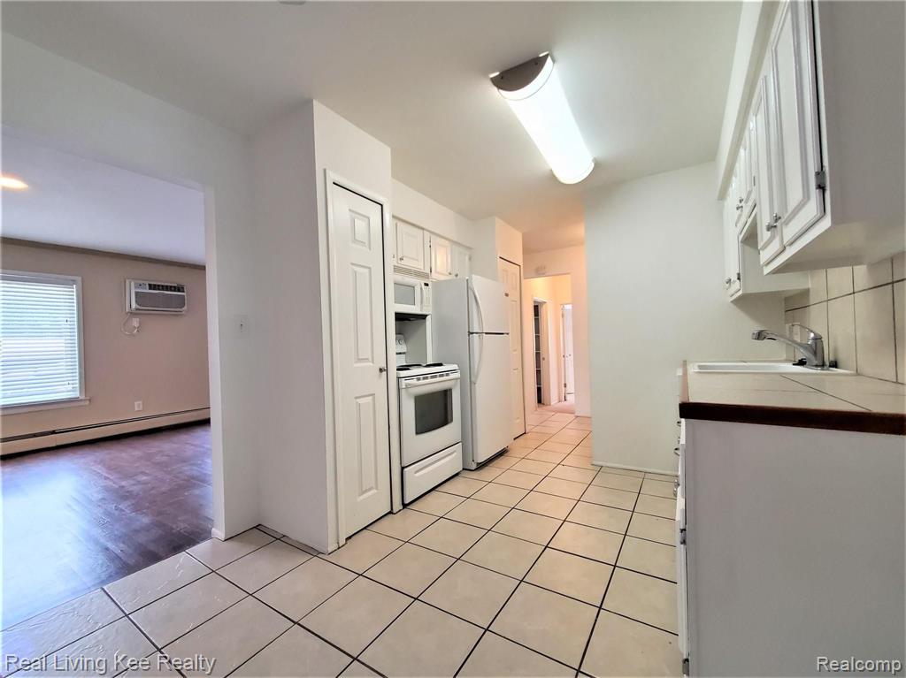 711 West Maple Road Clawson, MI 48017 - Photo 4 of 18