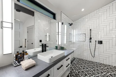$1,225,000 | 9207 Claxton Drive, Austin, TX 78736