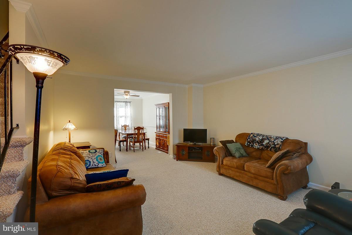 5669 Leiden Road Baltimore, MD 21206 - Photo 16 of 27 Family Room