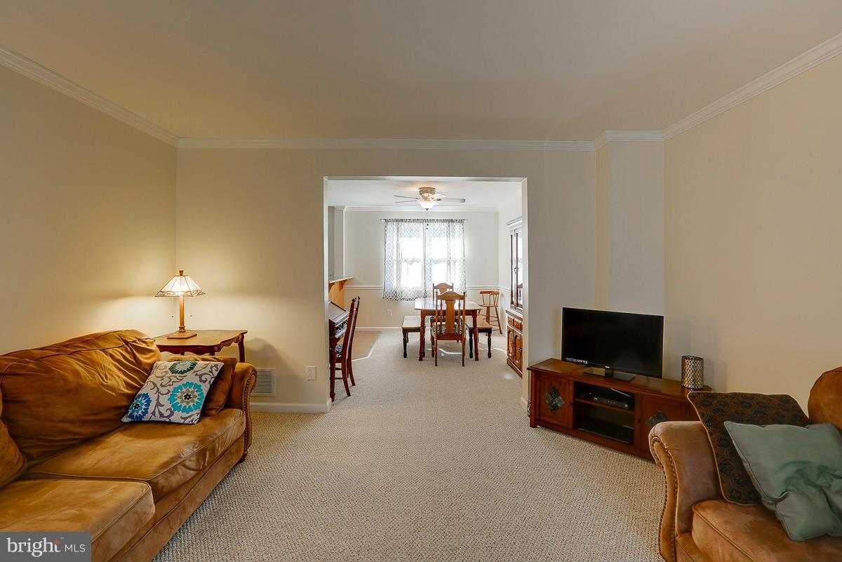 5669 Leiden Road Baltimore, MD 21206 - Photo 18 of 27 Family Room