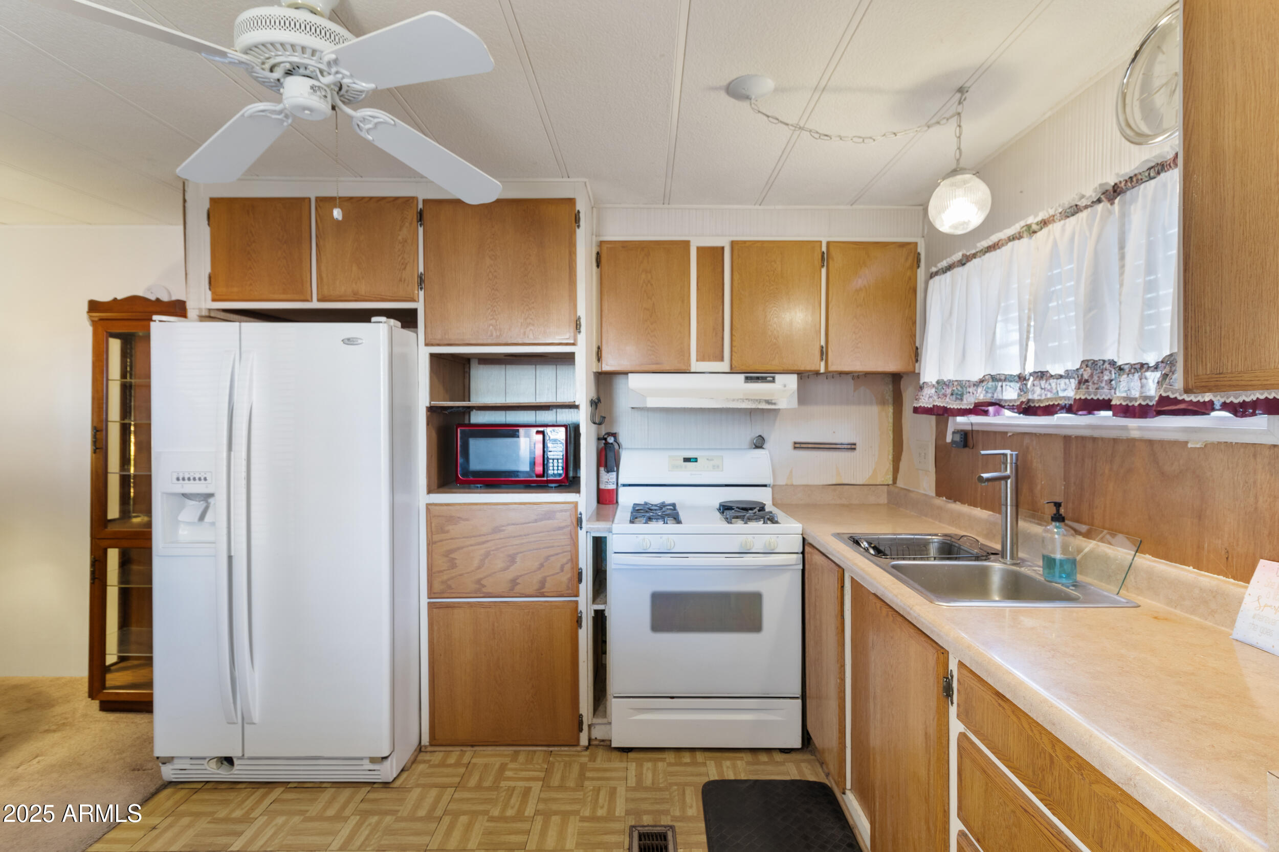 701 South Dobson Road, Unit 16 Mesa, AZ 85202 - Photo 16 of 55 a kitchen that has a cabinets and a stove