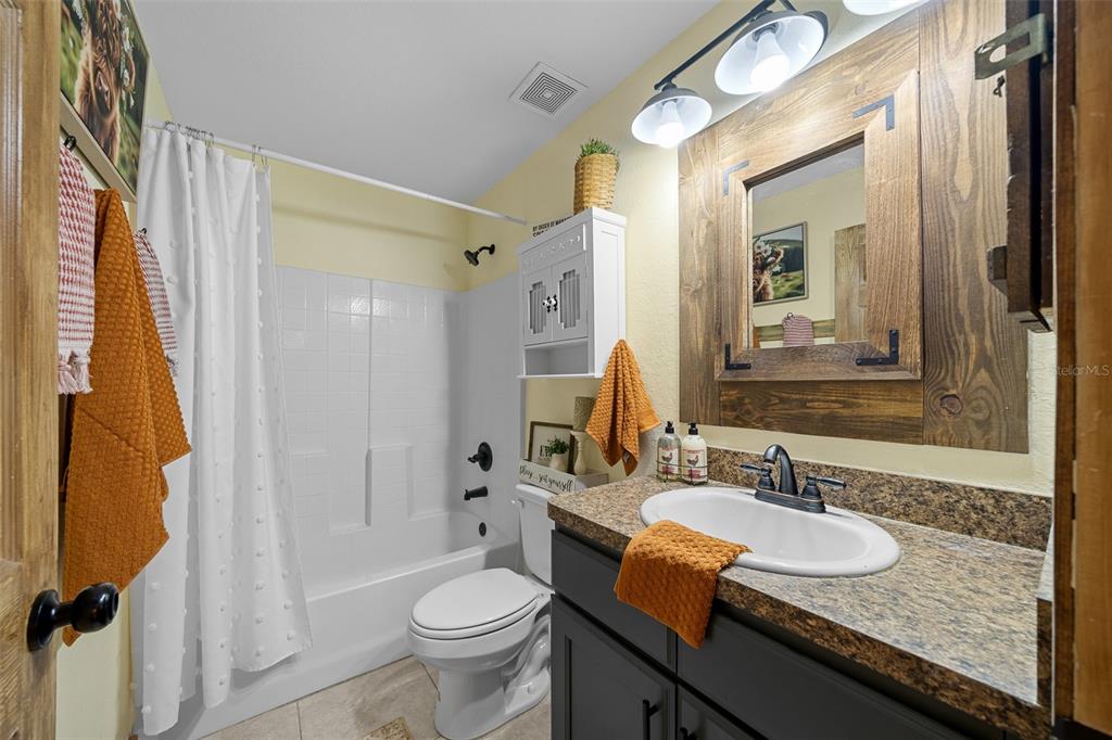 5198 Southwest 164th Street Road Ocala, FL 34473 - Photo 30 of 56 Guest Bathroom