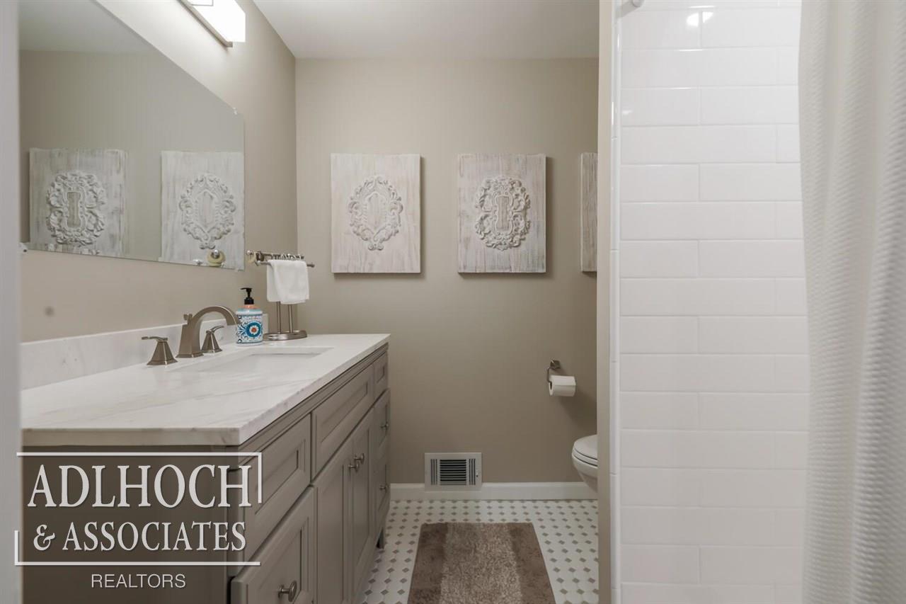 1700 Vernier Road Grosse Pointe Woods, MI 48236 - Photo 25 of 38