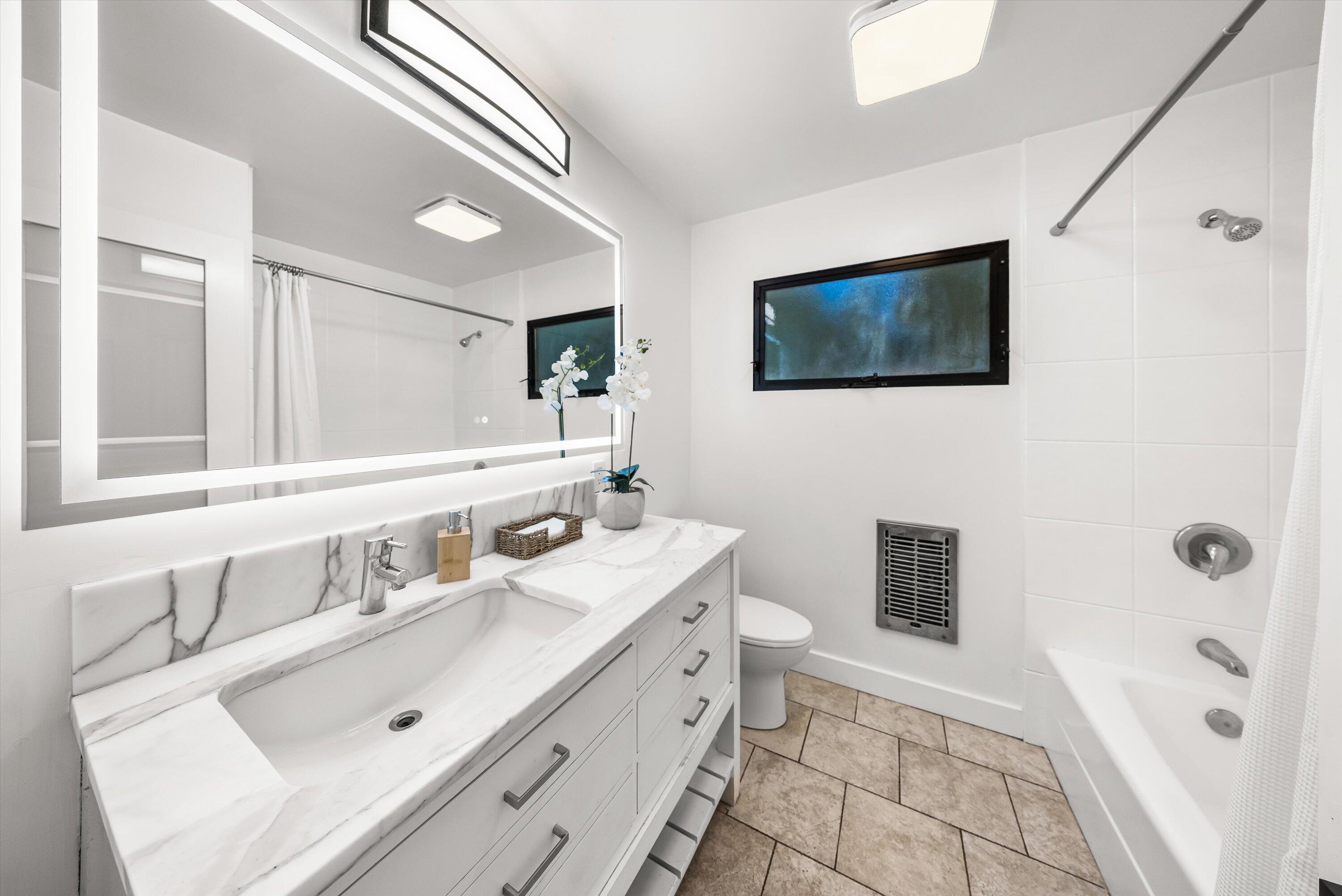 1418 Alta Vista Road, Unit A Santa Barbara, CA 93103 - Photo 18 of 33 Bathroom