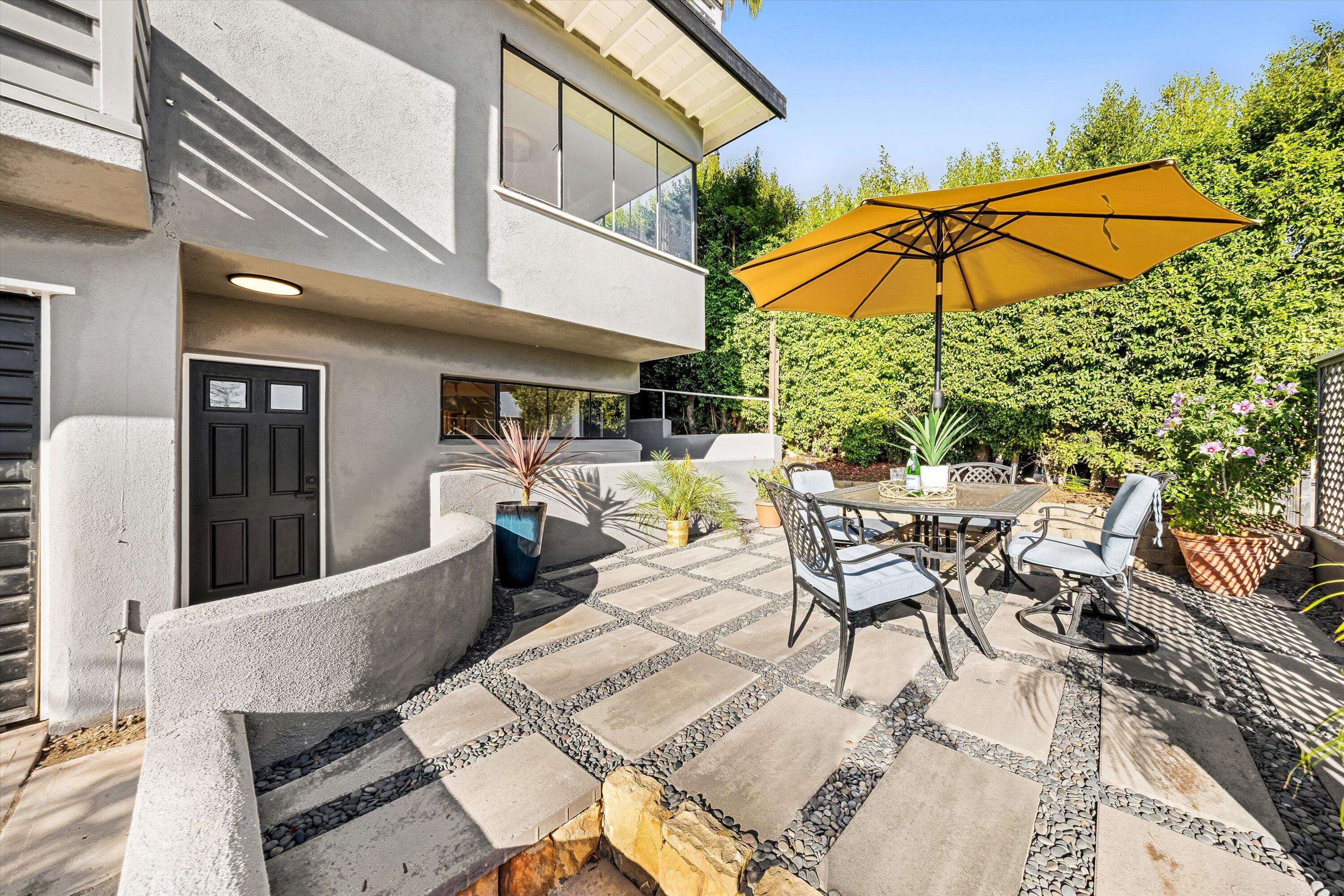 1418 Alta Vista Road, Unit A Santa Barbara, CA 93103 - Photo 26 of 33 Patio