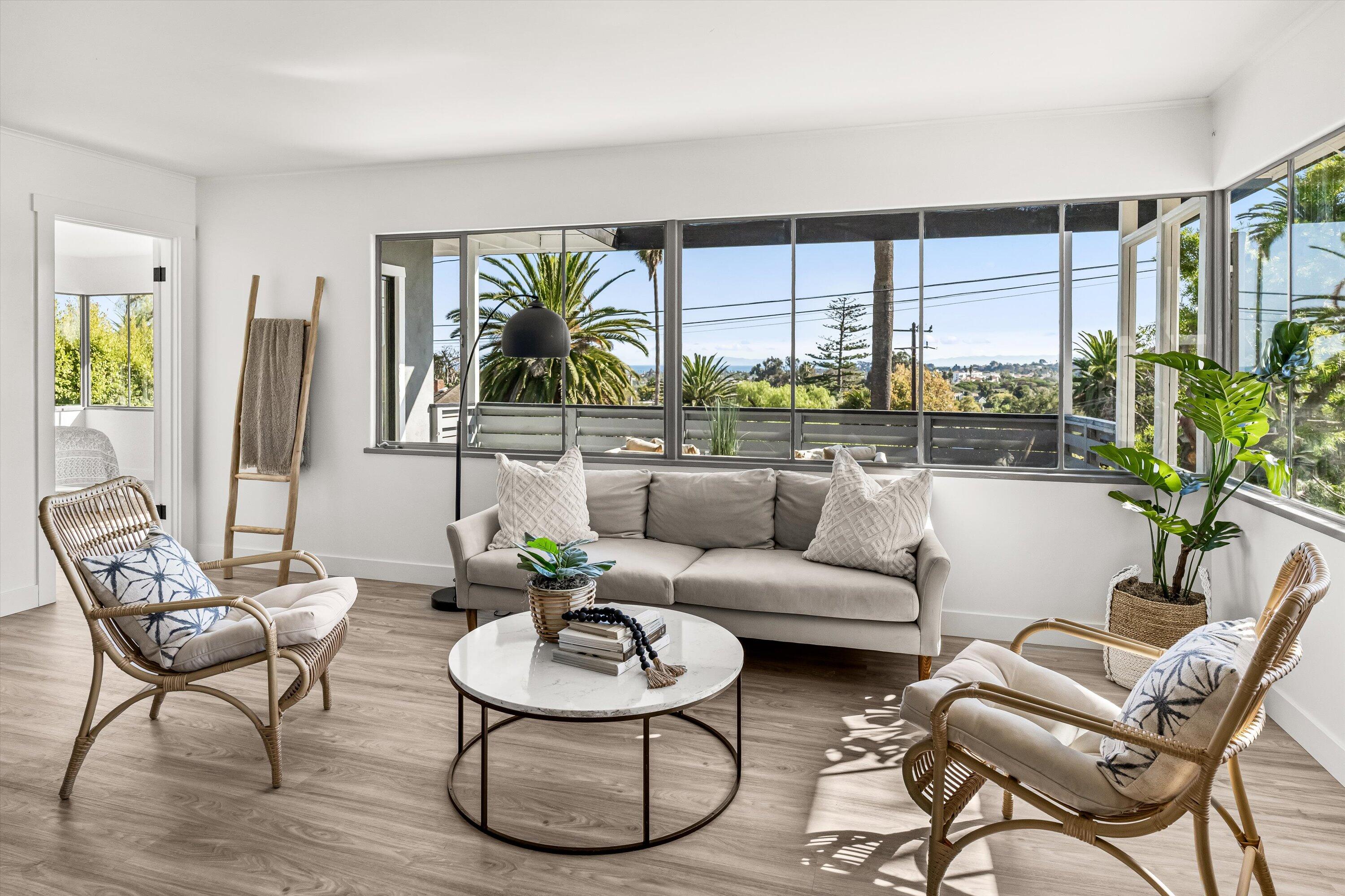 1418 Alta Vista Road, Unit A Santa Barbara, CA 93103 - Photo 3 of 31 Living Room